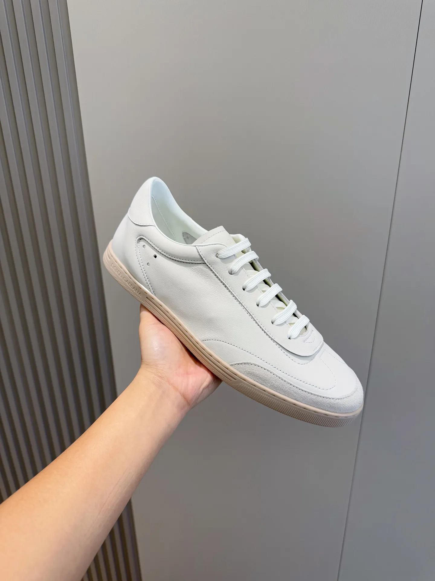Men's Men's Shoes💰400 [New Style]🐏🐏DG men's calfskin sneakers Portofino Yacht shoes, simple and versatile design, unique saddle leather soles. The Dolce &G logo rear wing is the icing on the cake. Imported cowhide + rubber outsole Size: 39-44 (customized at 38.45)